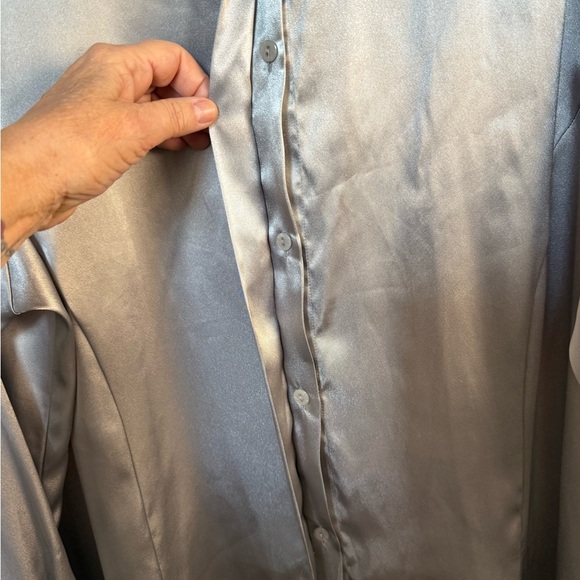 Kathie Lee Woman blouse, shiny silver fabric, long sleeve, Size 18W/20W 38/40 - Picture 6 of 7